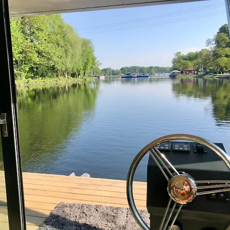 Hausboot Yacht Werder Botel