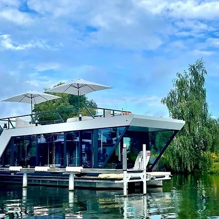 Hausboot Yacht Werder Botel