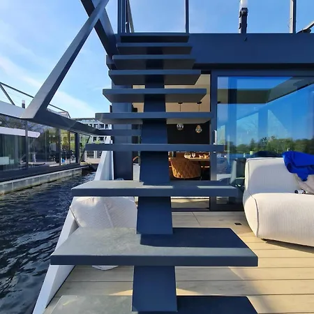 Hausboot Yacht Werder Botel *